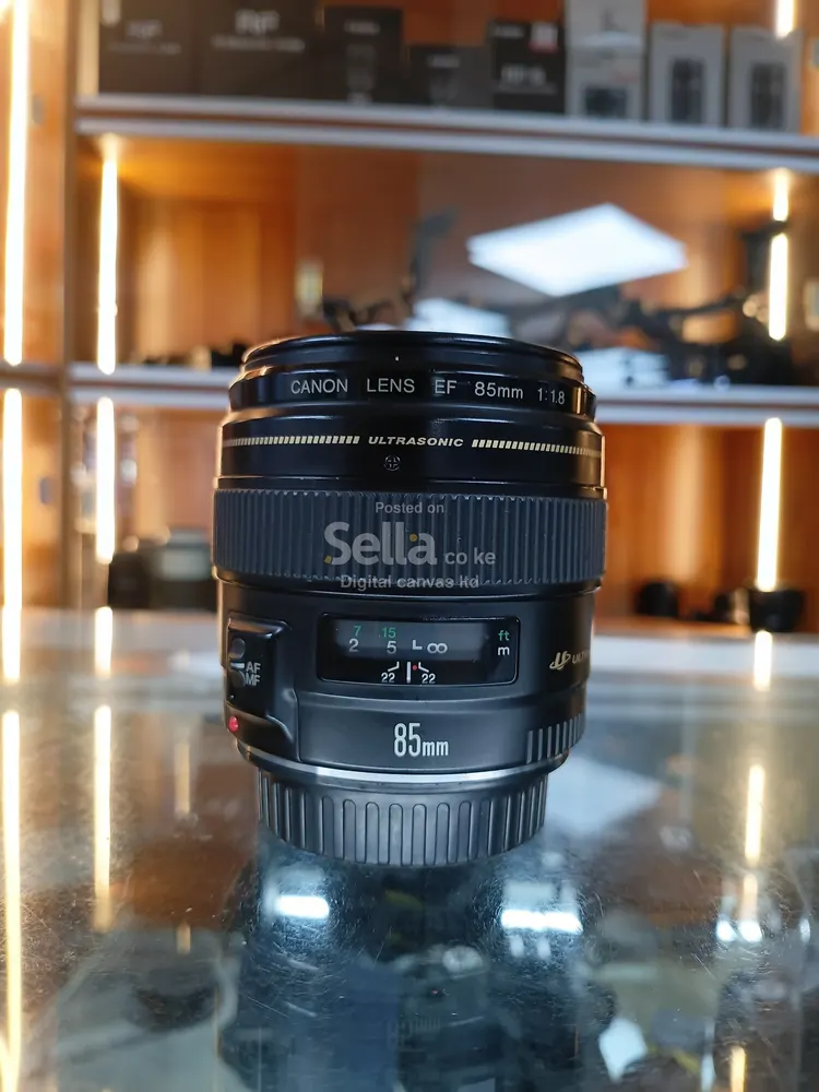 canon EF 85mm f1.8 lens