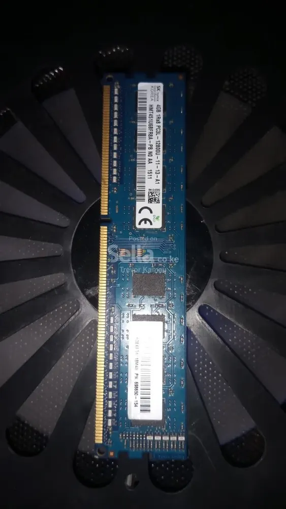 SK hynix 4GB DDR3 RAM desktop UDIMMs (240-pin, unbuffered, non-ECC, single-rank 1Rx8).