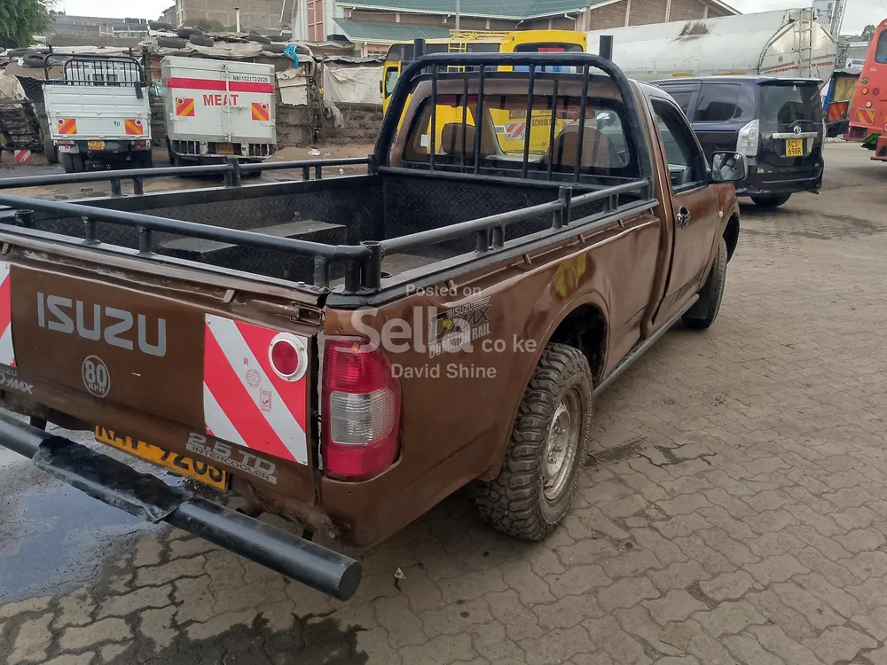KAV Isuzu Dmax Diesel pickup @890k
