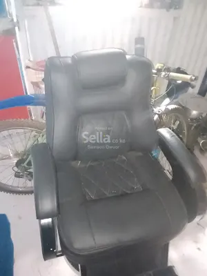 Kinyozi seat