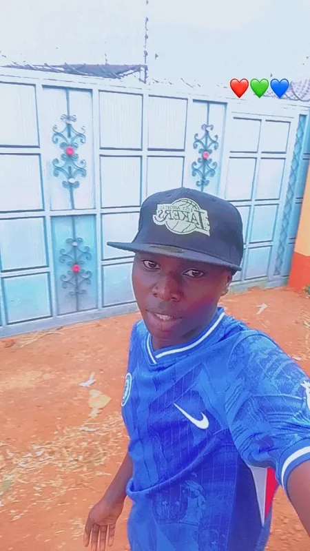 Kuna mtu ananidai Niko single guys natafta mtu tunaeza saidiana nalala nikiwa nimeshika ukuta 🤣🤣guys
