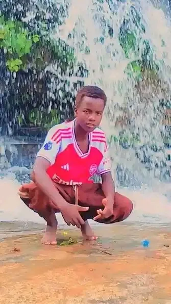 Na anataka brayo small nonchalant my lil bro akam nyuma ya tent mhri ni chwani
