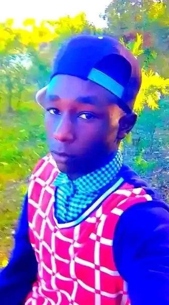 Saa hizo ni gani tena director