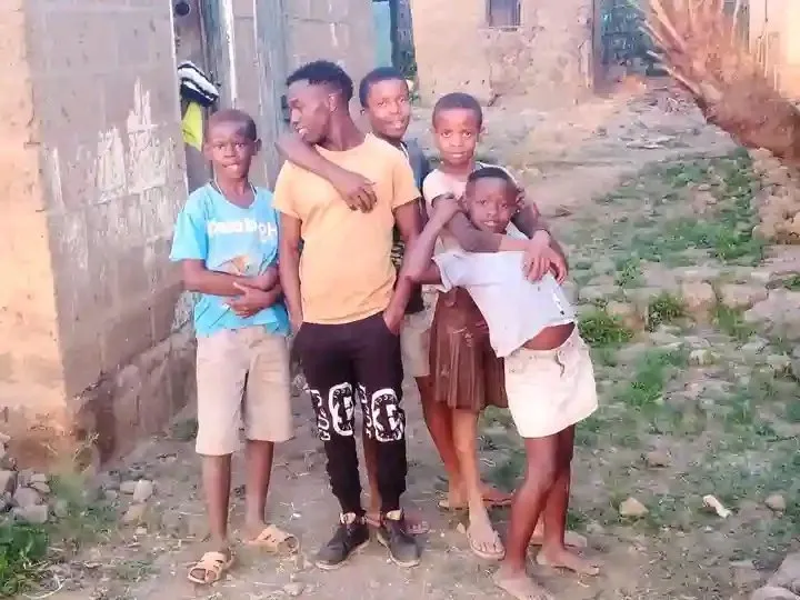 Watu utoka mbali